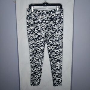 Victoria’s Secret VSX Knockout Leggings Women’s L Black White Geometric Yoga Gym